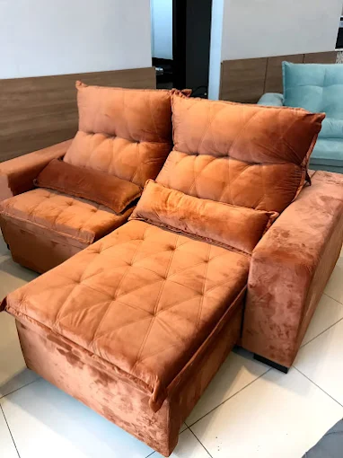 Sala de estar com sofá de couro clássico